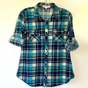 Eden & Olivia Blue soft plaid button down long sleeves tab button fitted top